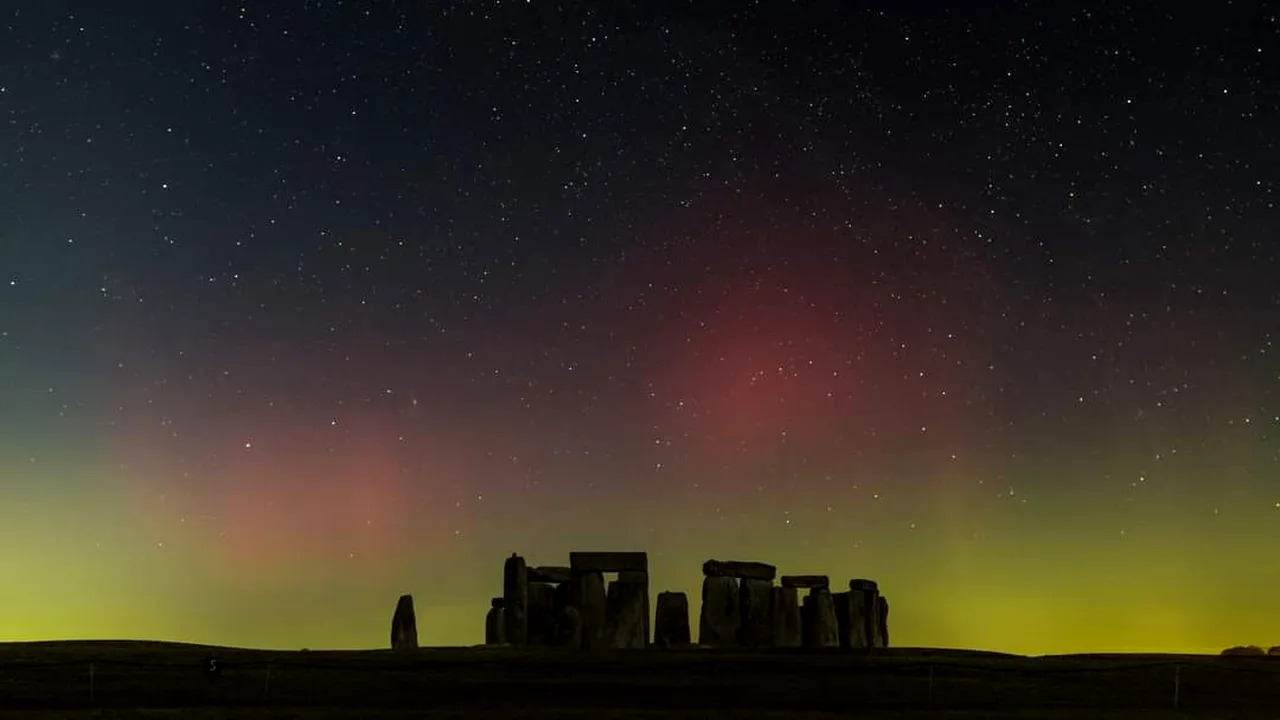 Aurore boreale spectaculoase, văzute la Stonehenge 