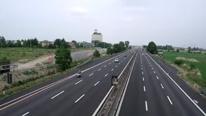 Cel puţin 44 de răniţi după ce un autocar s-a răsturnat pe o autostradă din Italia