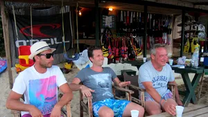 Andi Moisescu, aflat în vacanţă în Grecia, a organizat un concurs de talente - FOTO