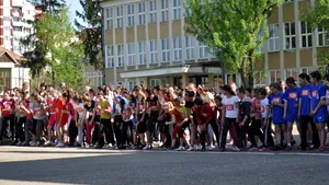 Peste 1.200 de sportivi de toate vârstele au participat la Crosul 