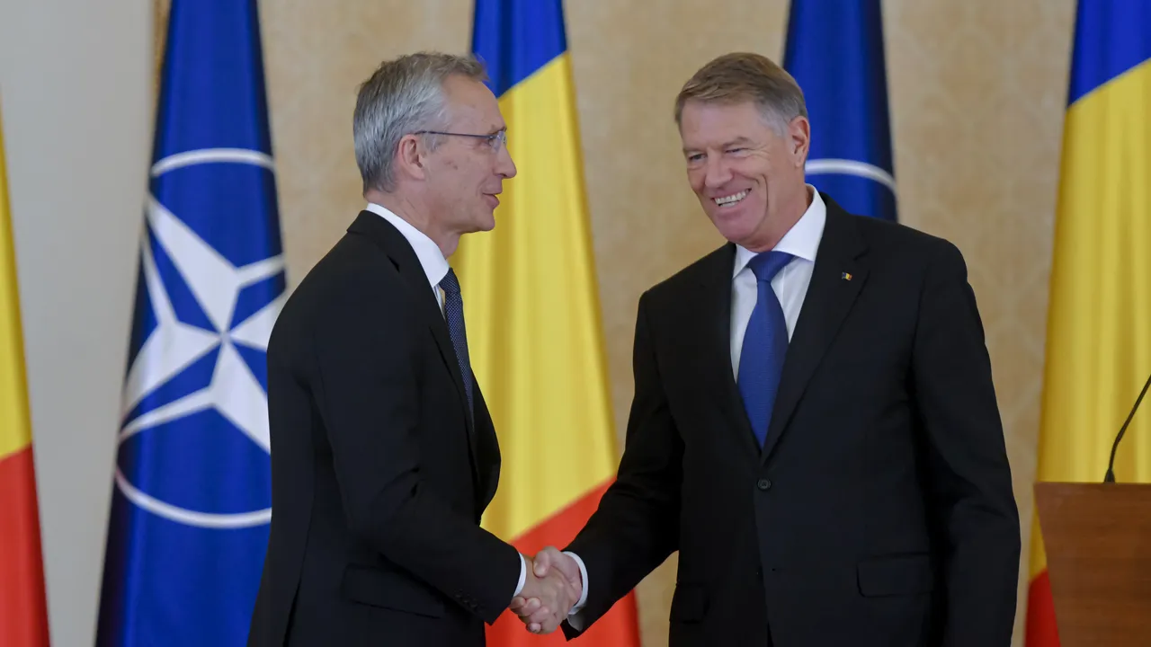 Iohannis îl felicită pe Stoltenberg pentru prelungirea mandatului: Aştept cu nerăbdare să continuăm colaborarea pentru consolidarea NATO