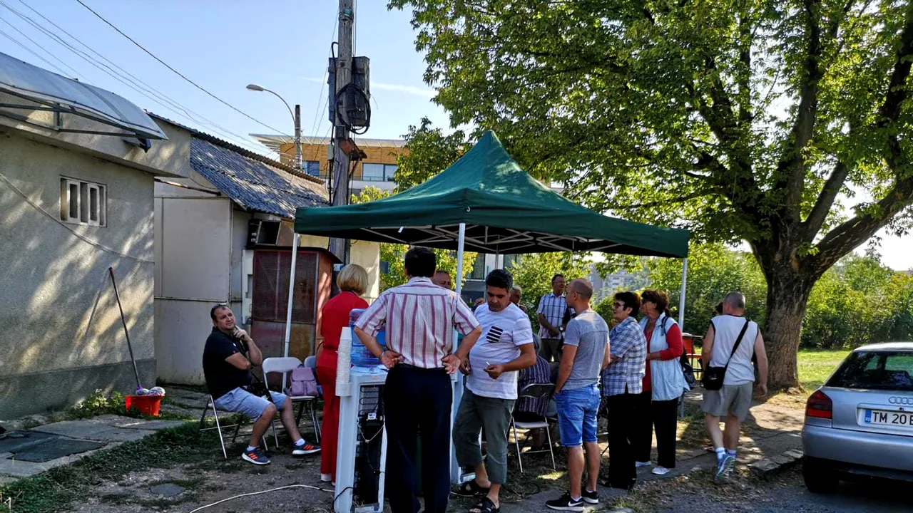 Zeci de vârstnici consultaţi gratuit, în aer liber, de medicii spitalului municipal din Cluj-Napoca | FOTO