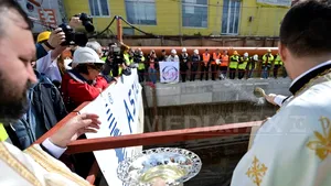 Echipamentul care va lucra la magistrala 4 de metrou a fost sfinţit - FOTO