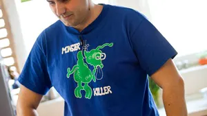 Bloggerul Adrian Hădean a gătit 800 porţii de mâncare pentru copiii unei grădiniţe cu jumătate de litru de ulei