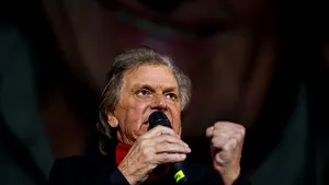 Starea de sănătate a lui Florin Piersic este uşor îmbunătăţită