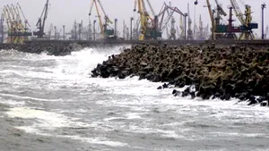 Constanţa: Porturi închise din cauza furtunii pe mare