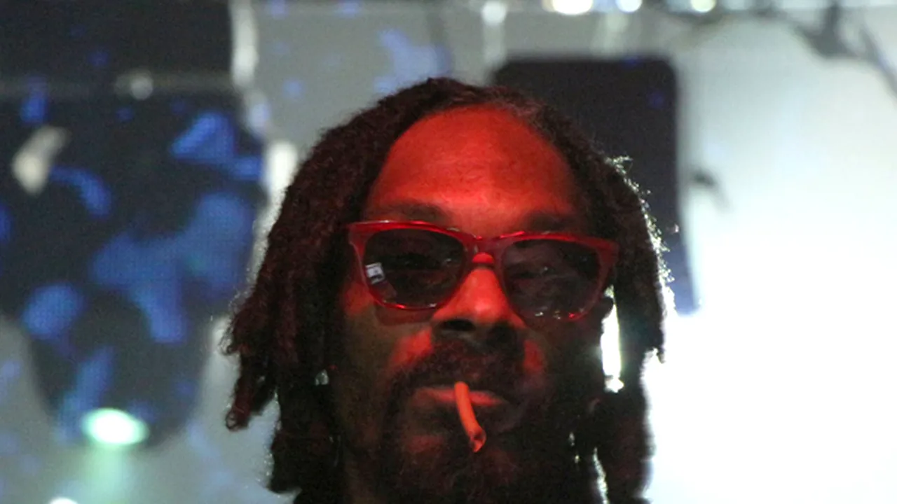 Snoop Dogg promovează nu doar Bogata. Rapperul vrea să salveze un lanţ de restaurante de la faliment