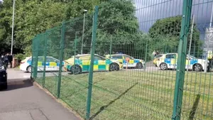 Trei persoane rănite într-un atac cu cuțitul la o școală din Manchester. O elevă de 14 ani a fost arestată