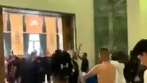 Irakul, sub stare de asediu. Zece oameni au murit în timpul confruntărilor din Palatul Prezidenţial din Bagdad 
