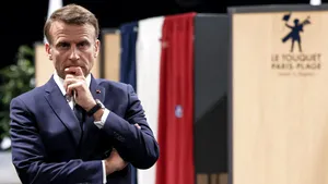 Cutremur politic în Franţa. Macron dizolvă Parlamentul după înfrângerea zdrobitoare la alegerile europarlamentare