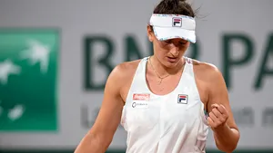 VIDEO Irina Begu a fost eliminată în turul 3 la Wimbledon. Românca a reuşit un singur game în faţa lui Swiatek
