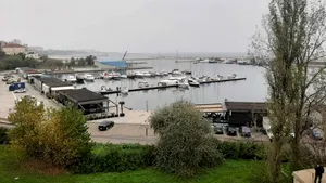 Câţi turişti ajung iarna la malul mării şi ce pot face ei pe litoral - FOTO