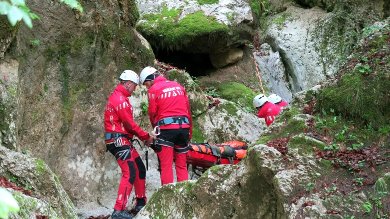 Aproape 60 de intervenții Salvamont în ultimele 24 de ore. Trei persoane, evacuate cu elicopterele SMURD