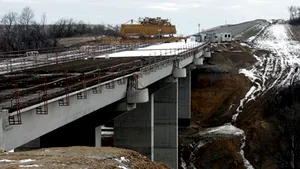 Angajaţi Bechtel: Un viaduct de pe Autostrada Transilvania are fisuri