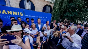 Doi dintre candidaţii cu şanse în turul II la prezidenţiale îşi depun candidatura în aceeaşi zi. Calendarul complet al înscrierilor