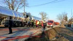Accident între două autocisterne. Un şofer a rămas încarcerat