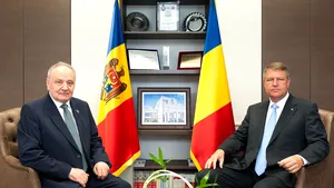 Nicolae Timofti l-a decorat pe Klaus Iohannis cu Ordinul Republicii 