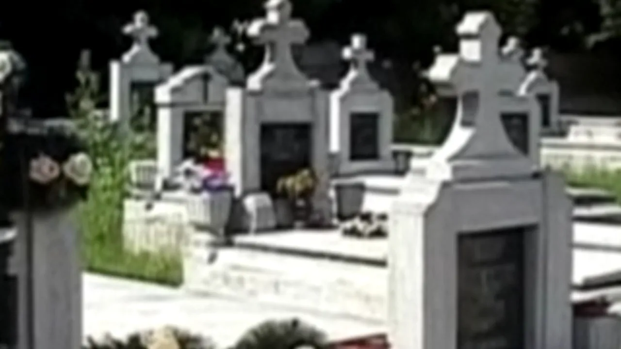 Mureş: Preotul unitarian şi cei doi copii ai săi pe care i-a ucis au fost înmormântaţi la Livezeni