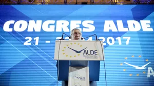 VIDEO Călin Popescu-Tăriceanu a devenit unicul preşedinte al ALDE/ Din culisele congresului: Peste 1000 de delegaţi, puşi la grea încercare de tehnică