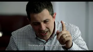 Premieră mondială la Varşovia: Filmul „5 Minute / 5 Minutes Too Late”, despre poliţia română şi LGTB, regizat de Dan Chişu | VIDEO