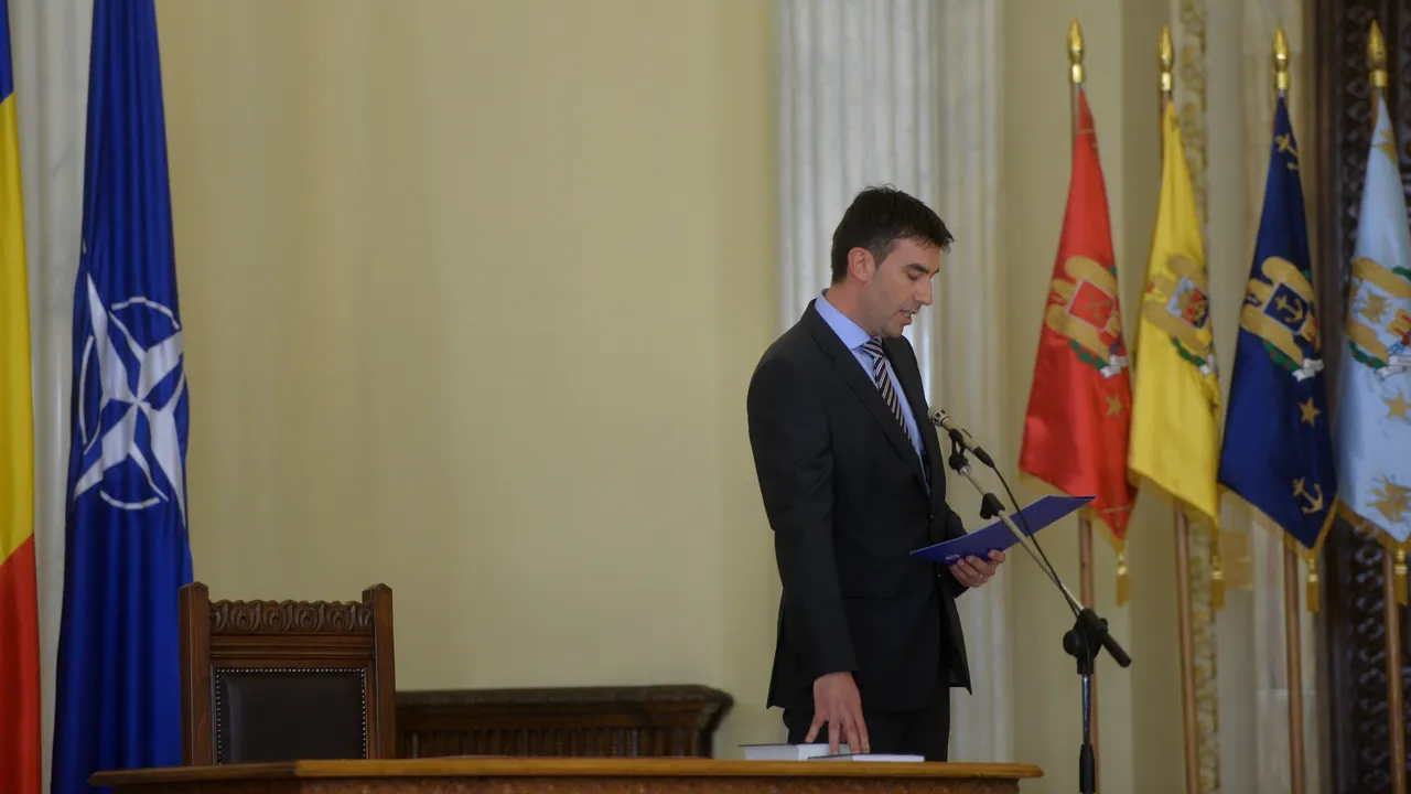Noul ministru de Interne, Dragoş Tudorache, a depus jurământul/ Iohannis: Alegerile să se desfăşoare în perfectă ordine, să avem garanţia că rezultatul nu e viciat