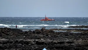 Cel puţin patru persoane au murit după ce o ambarcaţiune cu imigranţi s-a scufundat în largul Insulelor Canare