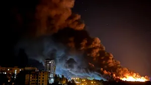 Dronele rusești au devastat un centru comercial din Zaporojie. Copiii au scăpat de explozii ascunzându-se într-un skatepark