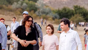 Gândul: Cum au ajuns doi civili mai aproape de șeful statului decât SPP