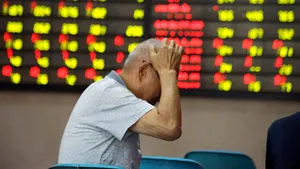 Bitcoin s-a prăbuşit cu 48% în 24 de ore: 93,5 miliarde dolari s-au evaporat din piaţa criptomonedelor