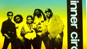 Autobuzul grupului Inner Circle, implicat într-un accident de circulaţie