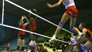 Trei echipe româneşti s-au calificat în optimile Challenge Cup la volei feminin