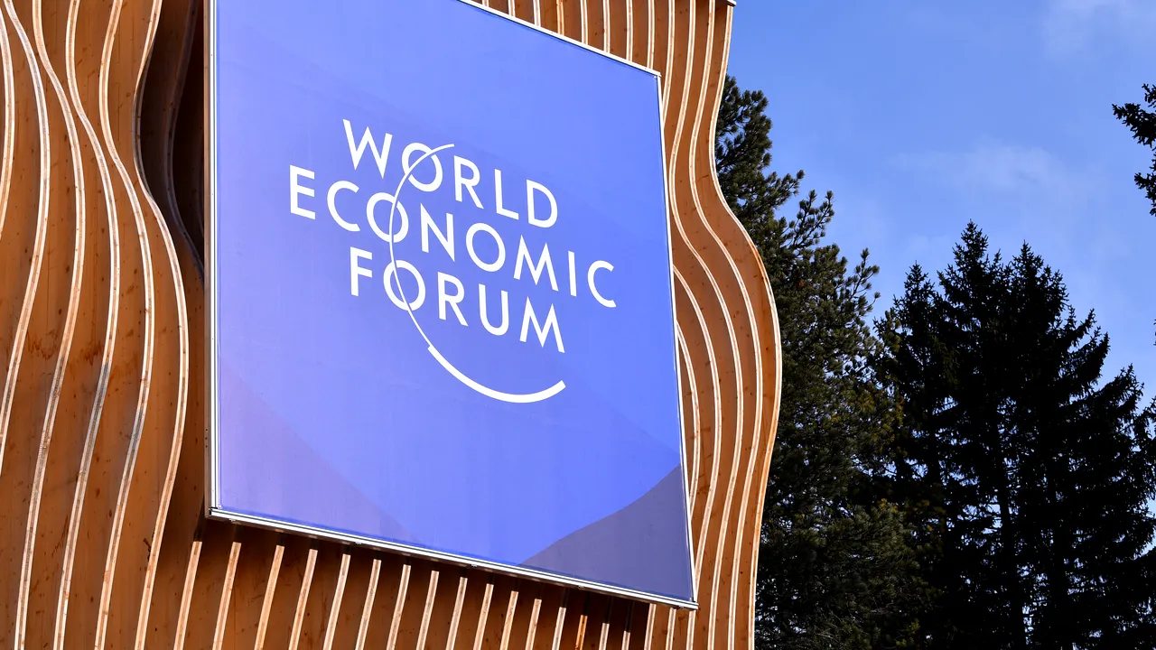 Mai mulţi activişti Greenpeace protestează la Forumul Economic Mondial de la Davos