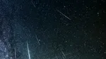 În noaptea asta stai cu ochii pe cer! Două roiuri de meteori vor atinge punctul maxim de activitate în primele ore ale dimineții de miercuri