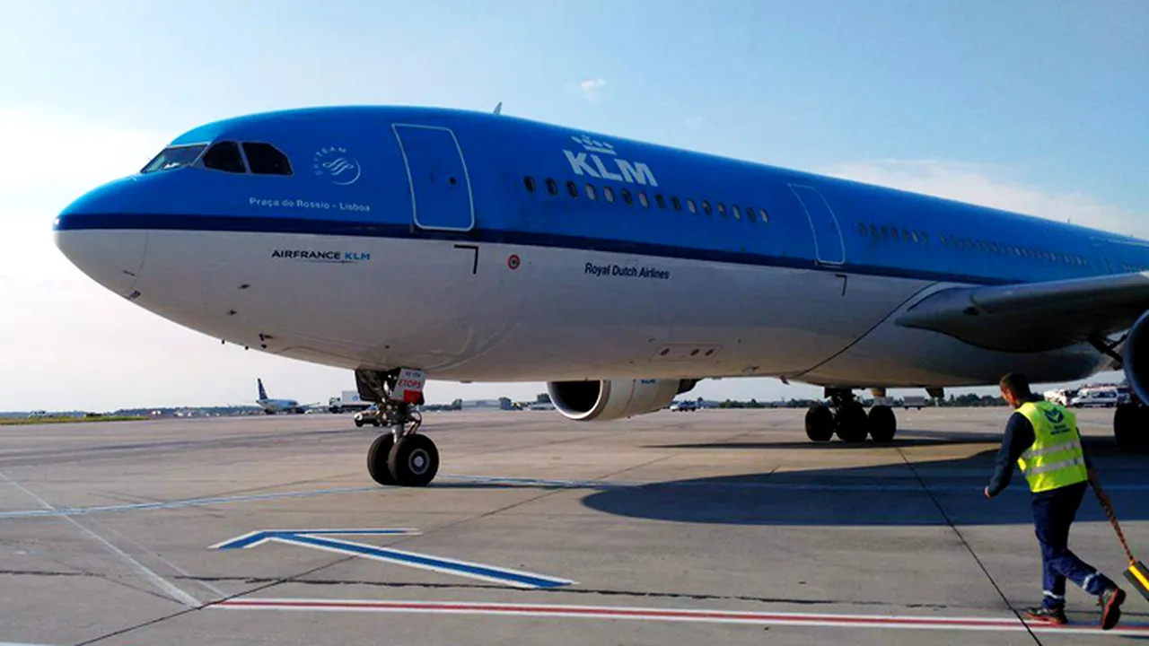 FOTO| Un avion al KLM cu 298 de pasageri la bord şi o aeronavă Scandinavian Airlines au aterizat de urgenţă pe Aeroportul Henri Coandă, la două ore distanţă. Starea călătorilor