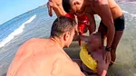 Bărbat salvat de la înec în ultimul moment. Fiica lui de 12 ani era salvată de o altă echipă