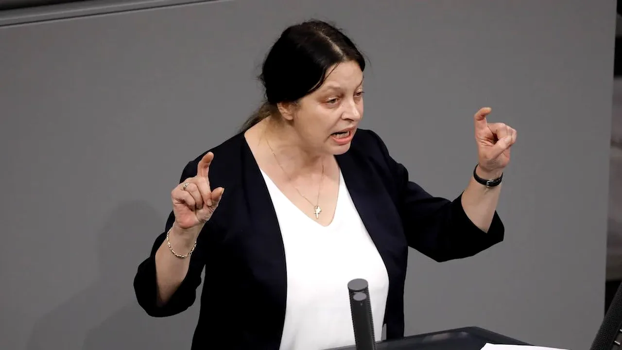 O deputată de extremă dreapta din Germania a angajat o ghicitoare. Sunt acuzate că au încercat să răstoarne guvernul