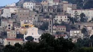 O bombă de mică putere a explodat pe insula franceză Corsica