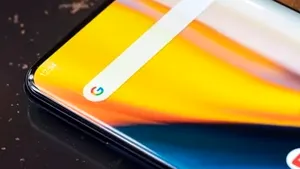 Smartphone plus/minus încărcător. În cursa marilor competitori, un producător de telefoane mobile rămâne fidel vechilor obiceiuri