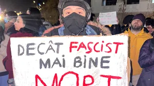 Proteste în România faţă de ascensiunea lui Georgescu. În Piaţa Universităţii se strigă „libertate”