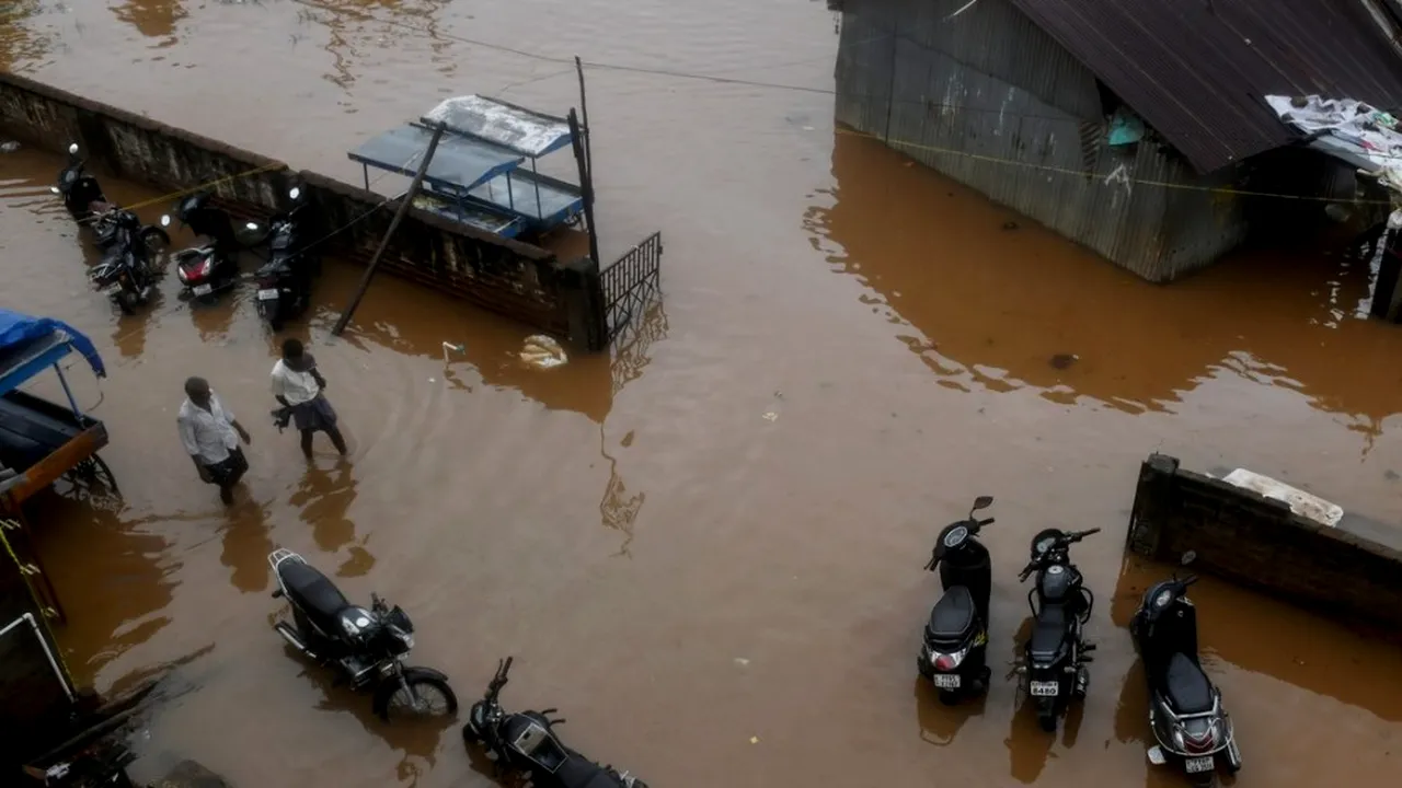 Ciclonul Nivar face ravagii în India. Cinci persoane au murit