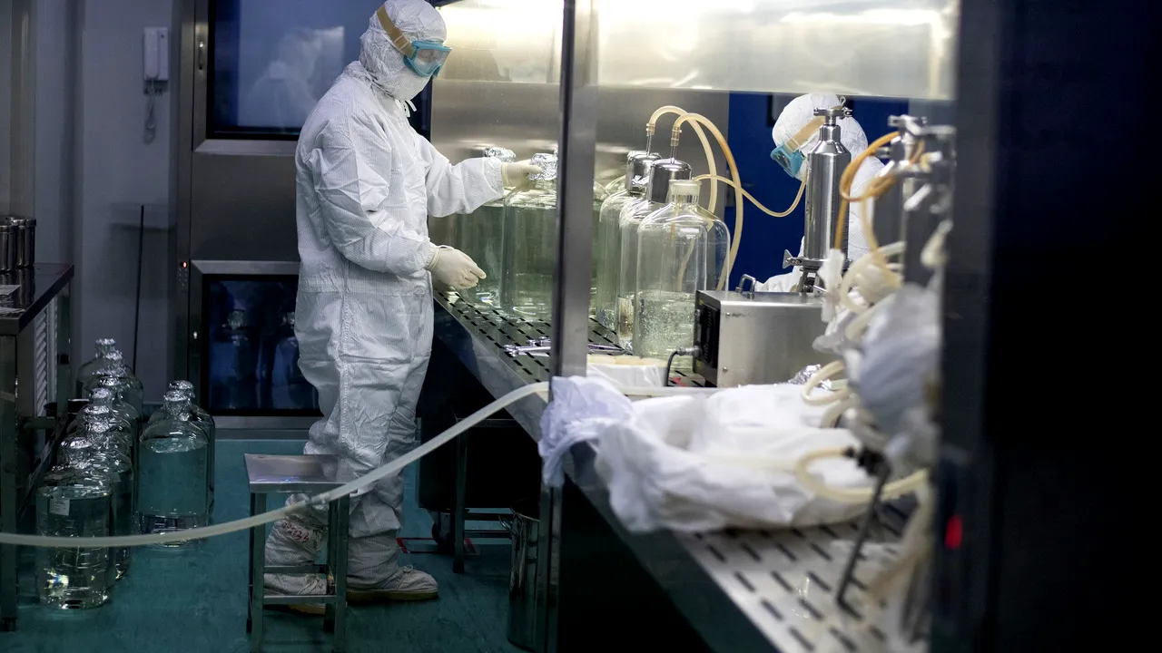 ANALIZĂ: Numărul de confirmaţi pozitivi cu COVID 19 din cei testaţi s-a triplat în luna iunie faţă de mai