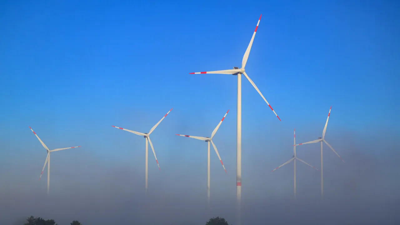 Vântul a scos temporar România din criza de energie: export la vârful de seară, iar dimineață eolienele dau 37% din producție