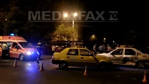 O maşină de Poliţie în care se aflau doi suspecţi de furt s-a ciocnit cu una de şcoală, în Capitală