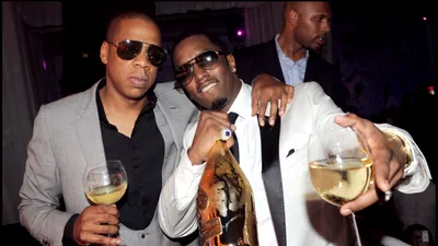 ENTERTAINMENT Fanii fără bilete au forțat intrarea la un concert Jay-Z. Spectacolul a fost amânat câteva ore