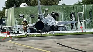 Incident aviatic: un avion militar belgian F16 s-a izbit de o clădire, în apropierea pistei
