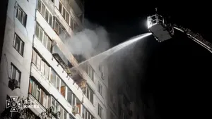 NEWS ALERT Bloc din Kiev, lovit de o dronă rusească | Patru persoane, între care doi copii, au fost rănite
