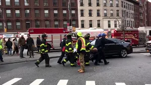 FOTO Peste 100 de răniţi, după deraierea unui tren în New York 