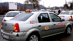 Taximetriştii din Cluj nu au voie să mănânce seminţe la volan