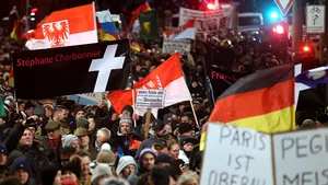 Mii de persoane au protestat în Germania faţă de venirea imigranţilor extracomunitari