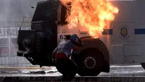 Doisprezece membri ai serviciilor de securitate turce, răniţi într-un atentat